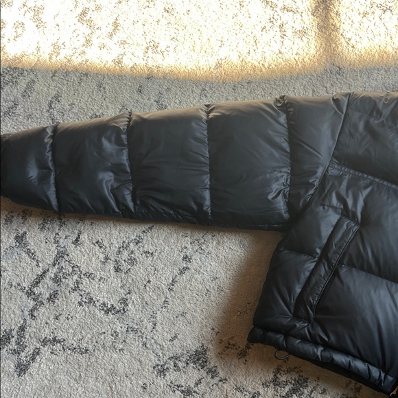 The North Face Women's Classic Black Puffer Jacket - Picture 7 of 16